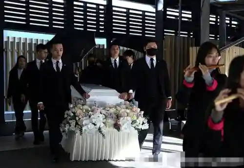大阵容葬礼插图1