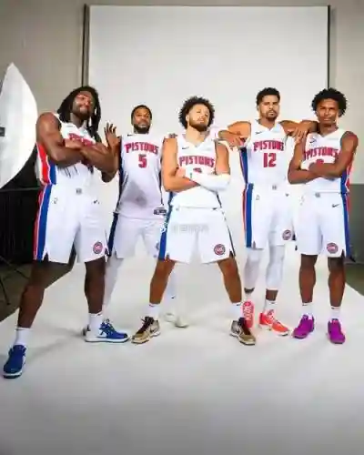 20年活塞队阵容搭配，活塞0203阵容插图