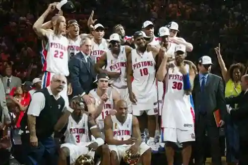 20年活塞队阵容搭配，活塞0203阵容插图1